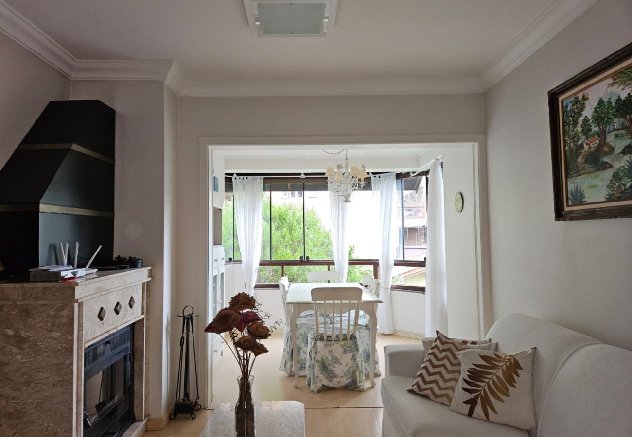 Apartamento em Gramado - APTO 3 DORMITÓRIOS JUNTO A PRAÇA DAS ROSAS  REF 69