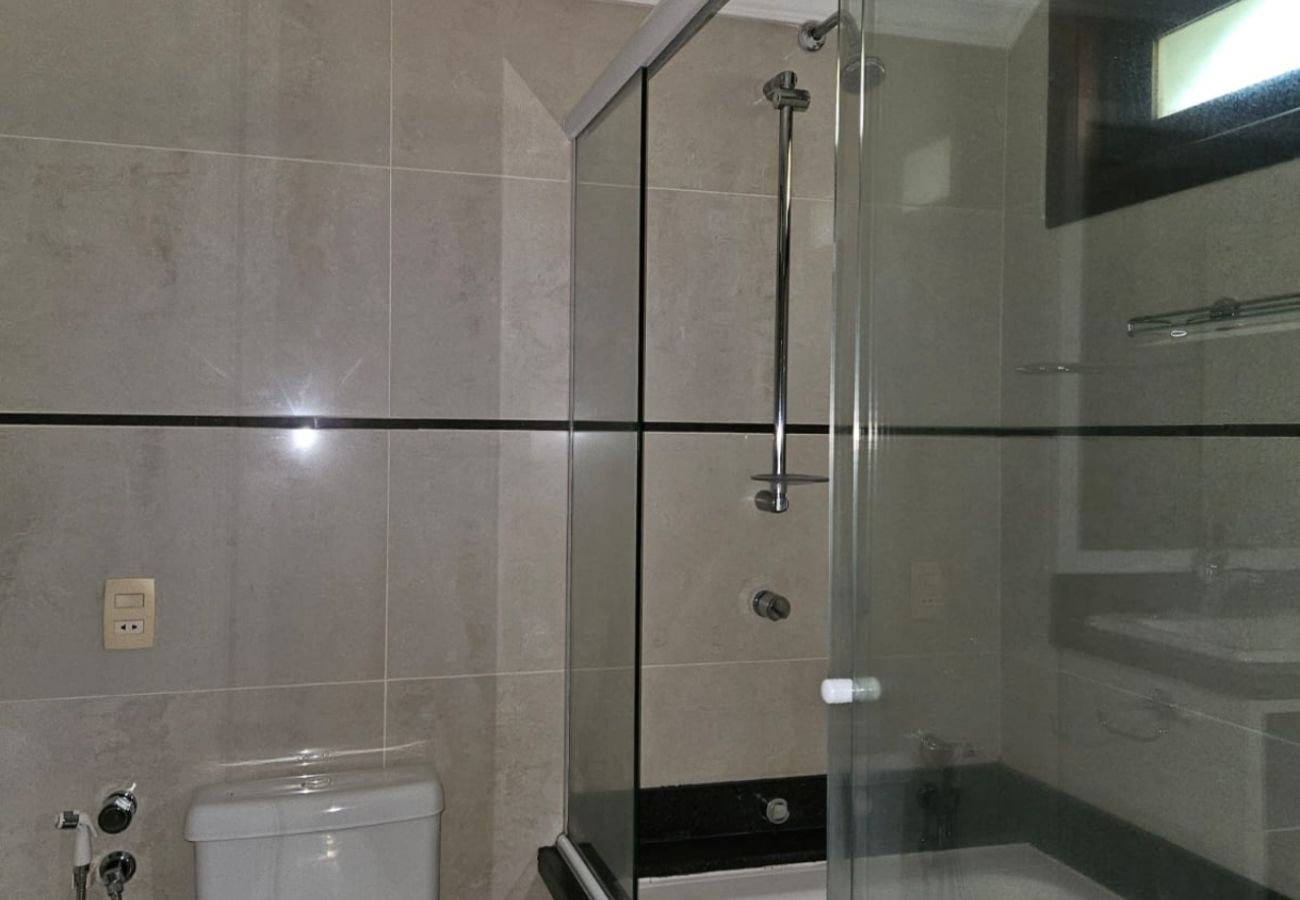 Apartamento em Gramado - APTO 3 DORMITÓRIOS JUNTO A PRAÇA DAS ROSAS  REF 69