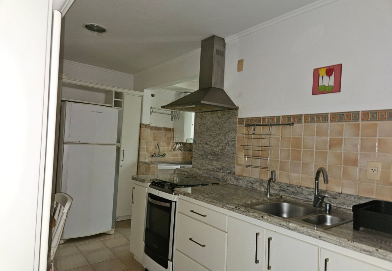 Apartamento em Gramado - APTO 3 DORMITÓRIOS JUNTO A PRAÇA DAS ROSAS  REF 69