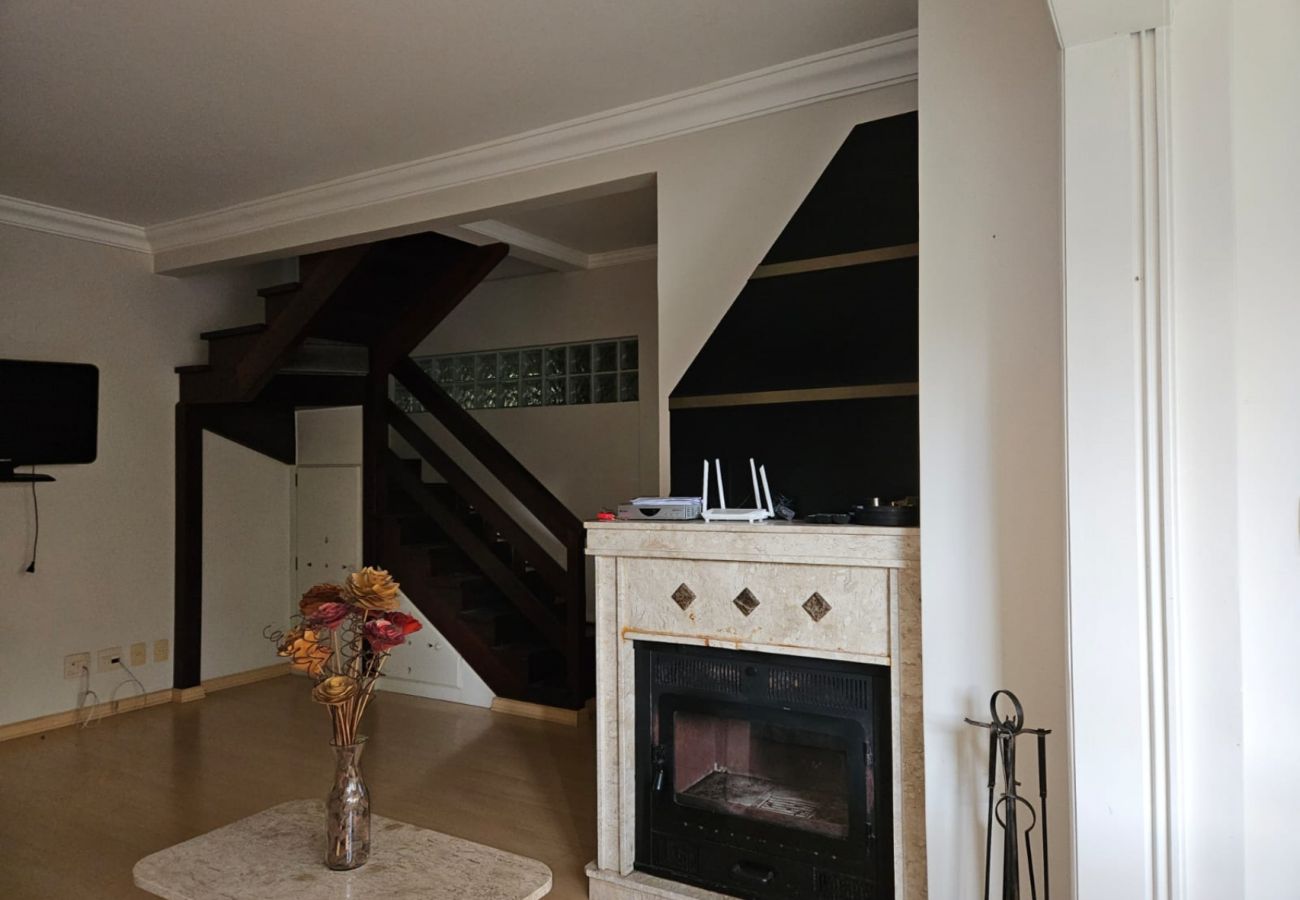 Apartamento em Gramado - APTO 3 DORMITÓRIOS JUNTO A PRAÇA DAS ROSAS  REF 69