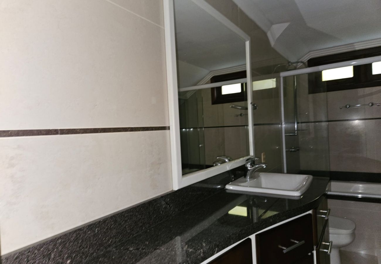 Apartamento em Gramado - APTO 3 DORMITÓRIOS JUNTO A PRAÇA DAS ROSAS  REF 69