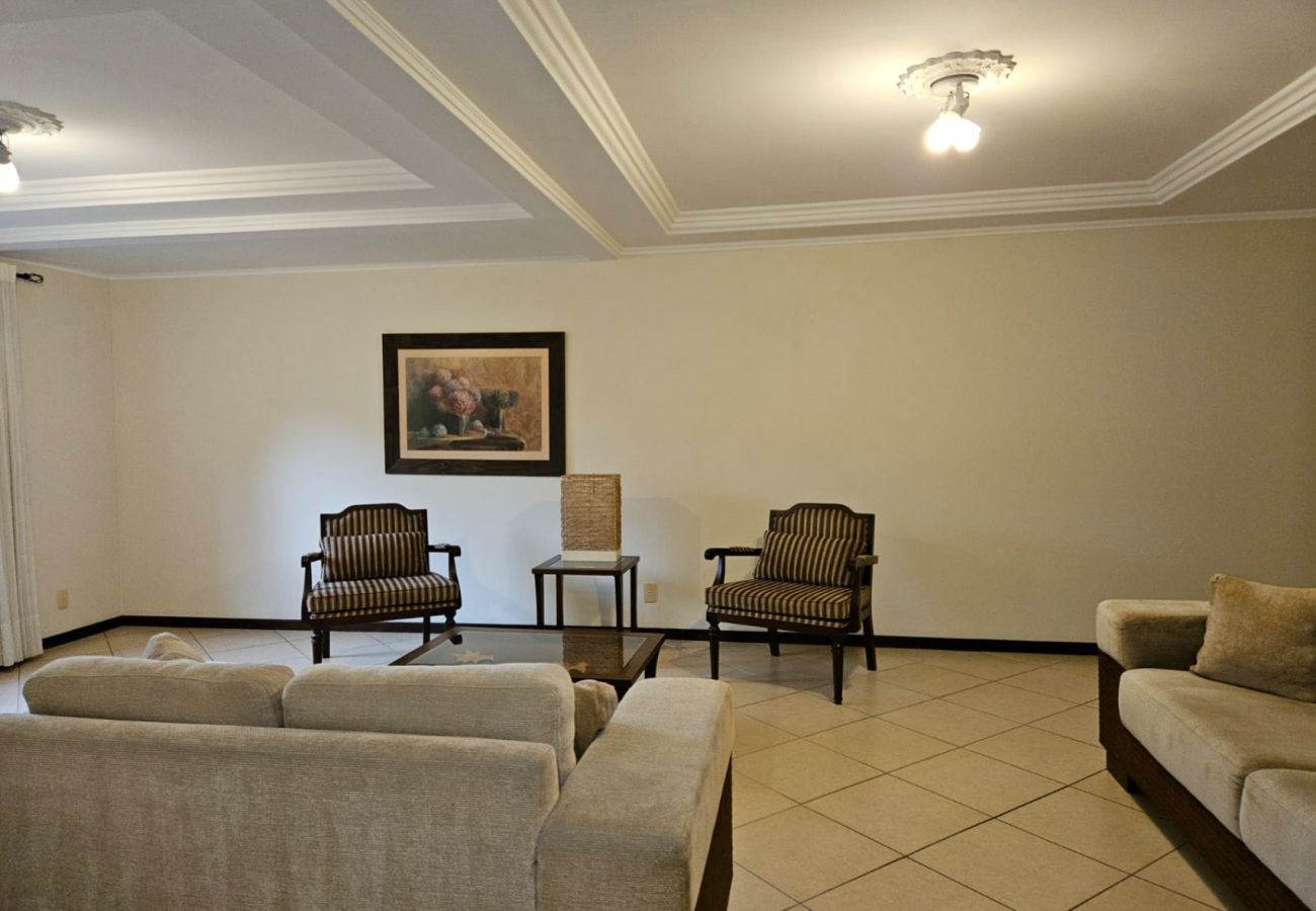 Apartamento em Gramado - APTO 3 DORMITÓRIOS JUNTO A PRAÇA DAS ROSAS  REF 69