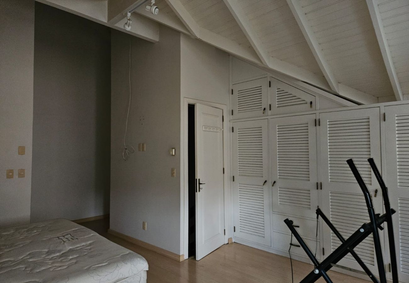 Apartamento em Gramado - APTO 3 DORMITÓRIOS JUNTO A PRAÇA DAS ROSAS  REF 69