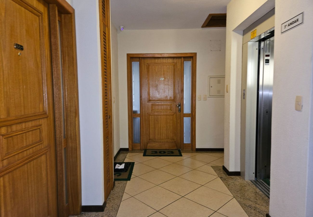 Apartamento em Gramado - APTO 3 DORMITÓRIOS JUNTO A PRAÇA DAS ROSAS  REF 69