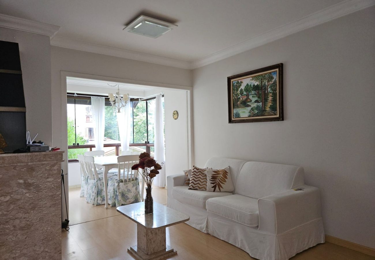 Apartamento em Gramado - APTO 3 DORMITÓRIOS JUNTO A PRAÇA DAS ROSAS  REF 69