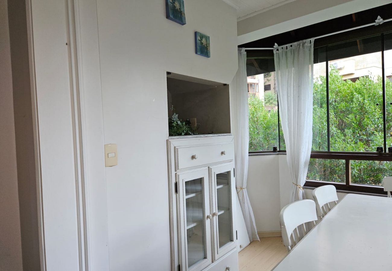 Apartamento em Gramado - APTO 3 DORMITÓRIOS JUNTO A PRAÇA DAS ROSAS  REF 69