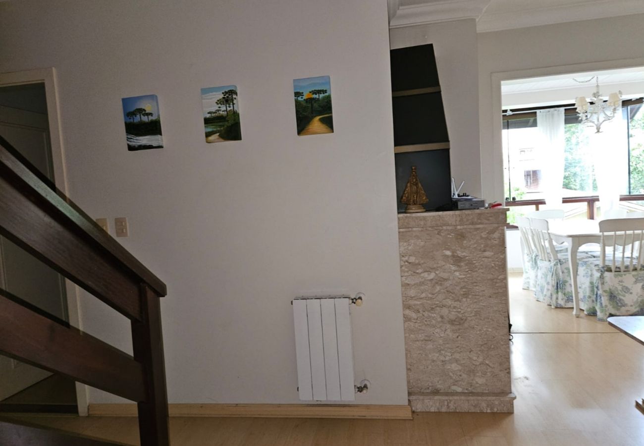 Apartamento em Gramado - APTO 3 DORMITÓRIOS JUNTO A PRAÇA DAS ROSAS  REF 69