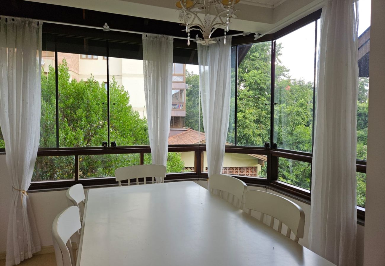 Apartamento em Gramado - APTO 3 DORMITÓRIOS JUNTO A PRAÇA DAS ROSAS  REF 69