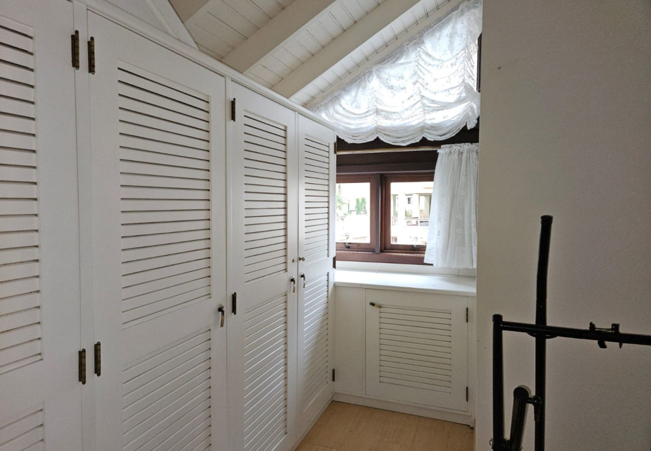 Apartamento em Gramado - APTO 3 DORMITÓRIOS JUNTO A PRAÇA DAS ROSAS  REF 69