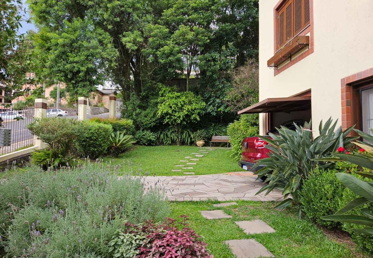 Apartamento em Gramado - APTO 3 DORMITÓRIOS JUNTO A PRAÇA DAS ROSAS  REF 69