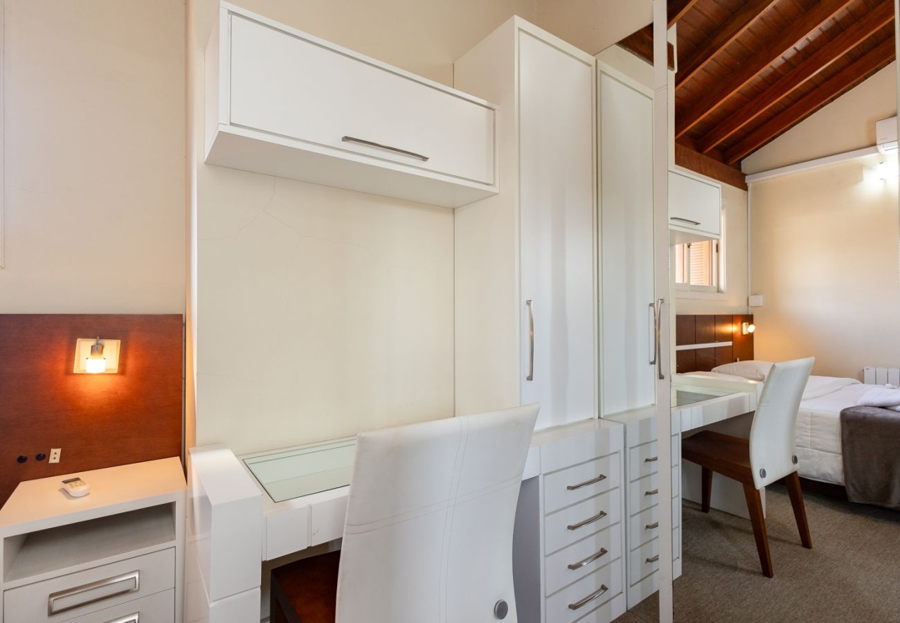 Apartamento em Gramado - CHARMOSO DUPLEX 2 DORM NO CENTRO REF 707704