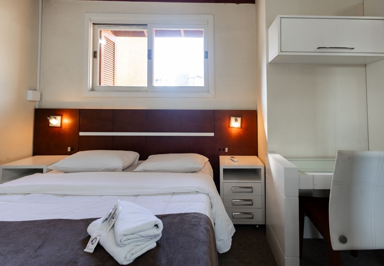 Apartamento em Gramado - CHARMOSO DUPLEX 2 DORM NO CENTRO REF 707704