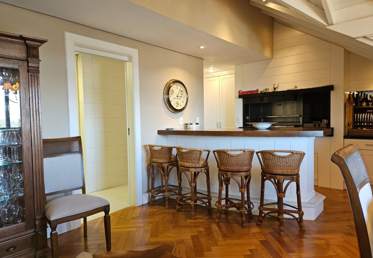 Apartamento em Gramado - COBERTURA MARAVILHOSA 3 SUÍTES NO  CENTRO REF 7776
