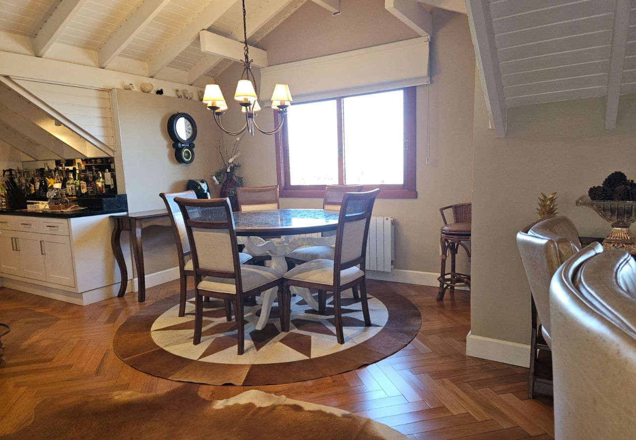 Apartamento em Gramado - COBERTURA MARAVILHOSA 3 SUÍTES NO  CENTRO REF 7776
