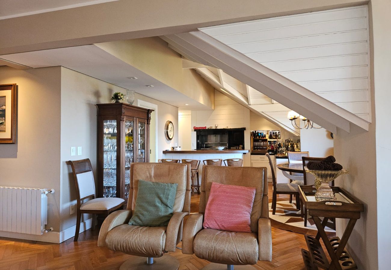 Apartamento em Gramado - COBERTURA MARAVILHOSA 3 SUÍTES NO  CENTRO REF 7776