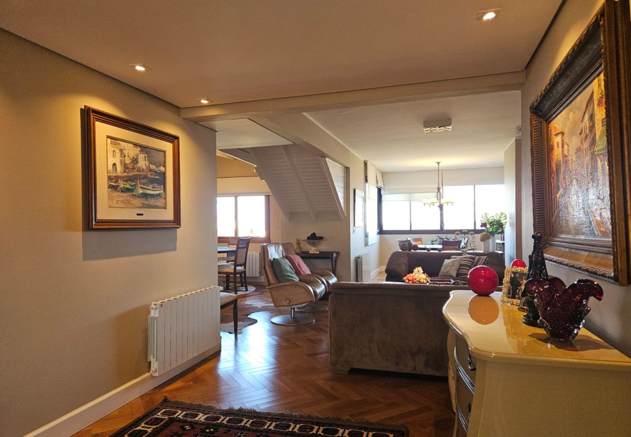 Apartamento em Gramado - COBERTURA MARAVILHOSA 3 SUÍTES NO  CENTRO REF 7776