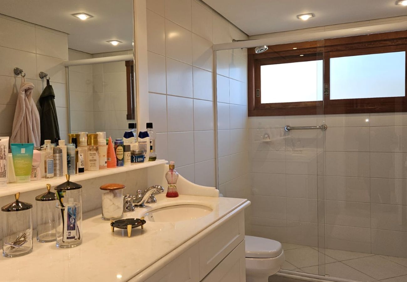 Apartamento em Gramado - COBERTURA MARAVILHOSA 3 SUÍTES NO  CENTRO REF 7776