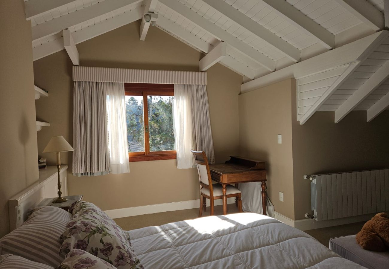Apartamento em Gramado - COBERTURA MARAVILHOSA 3 SUÍTES NO  CENTRO REF 7776