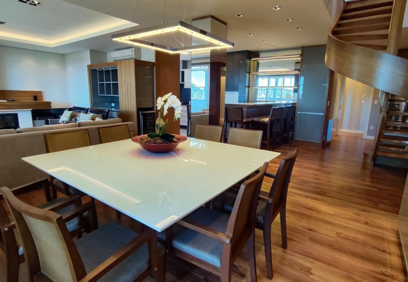 Apartamento em Gramado - APARTAMENTO DUPLEX CONDADO DE HOMELLAND REF 783255