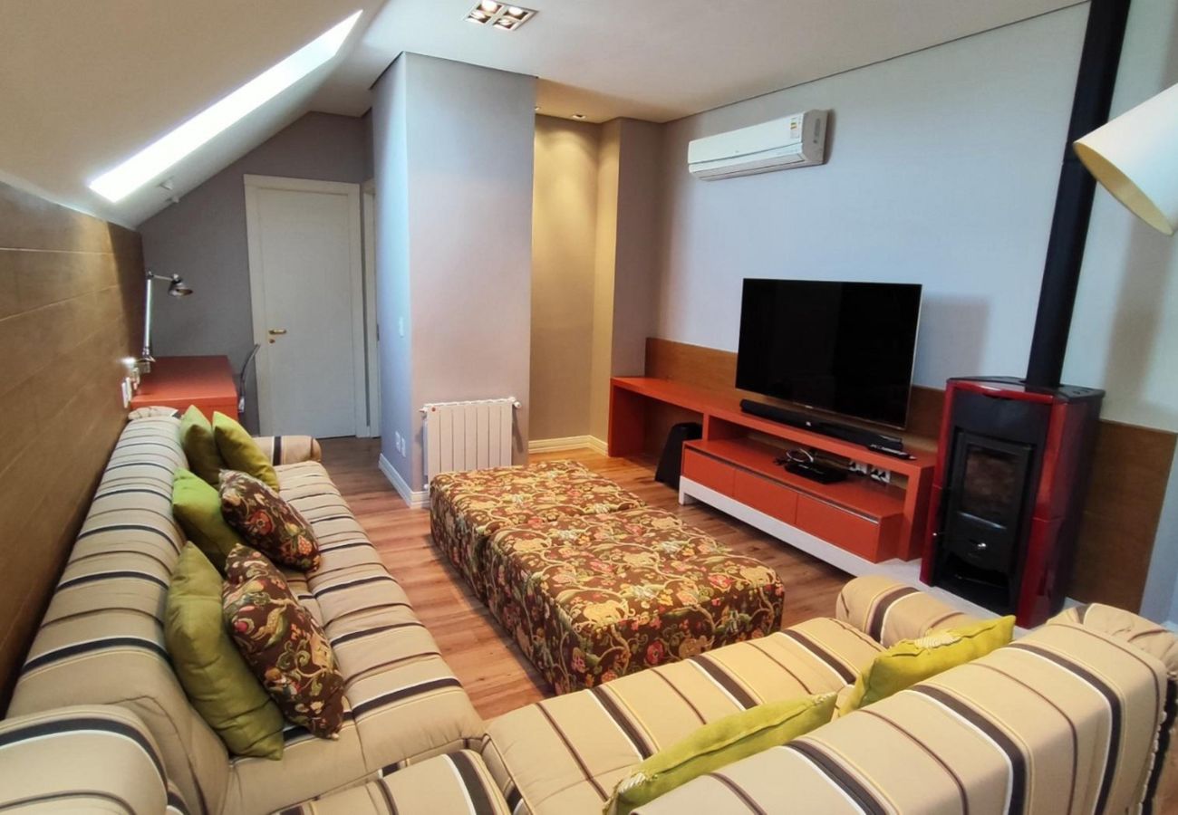 Apartamento em Gramado - APARTAMENTO DUPLEX CONDADO DE HOMELLAND REF 783255